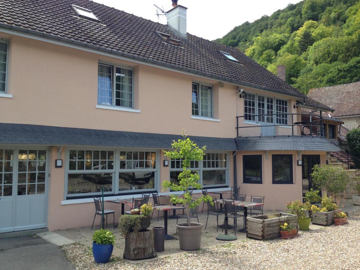 Auberge De La Roque La Roquette Exterior photo